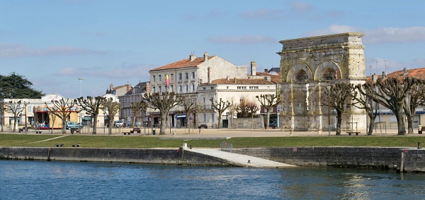 Saintes vue rive droite